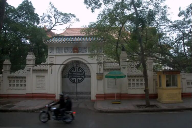 中国驻菲律宾大使馆何时成立的？