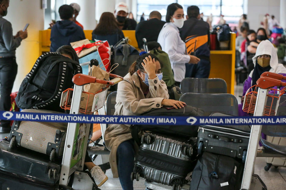 因菲律宾尼诺阿基诺国际机场排长队，不少乘客错过了航班！