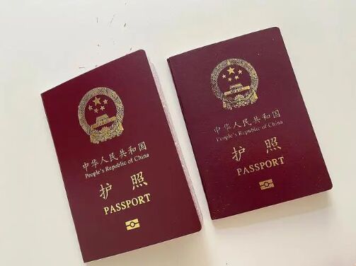 可以持新旧护照一起用新加坡签证吗