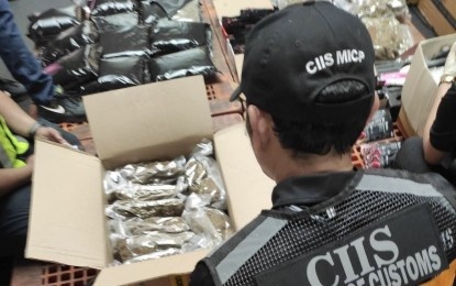 菲律宾海关从泰国入境包裹发现1亿毒品